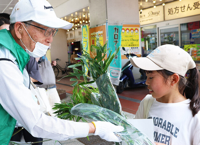 「年に一度の願いが叶う日」高槻駅前で七夕のササを無料配布