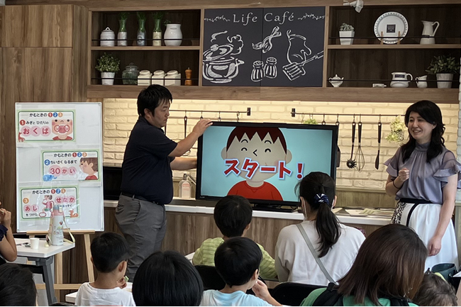 ライフコーポレーション×ロッテ 合同食育イベント「親子で食育・噛むこと体験教室」を開催！～両社で行うガムボトル容器回収リサイクルの実証実験も紹介～