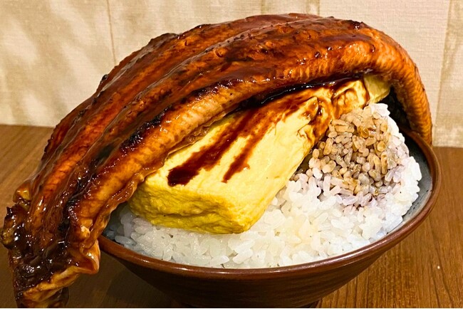 〈総重量1,5キロのうな玉丼！〉はみ出るうなぎがインパクト抜群の新商品を期間限定で提供決定！【北海道海鮮 にほんいち】