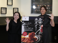 初回生産分、発売初日に完売！！料理家・モデル亜希がつくる圧倒的美味しさとパーソナル・トレーニングジムのこだわりがつまったストロングカレー。発売記念イベントも好評。