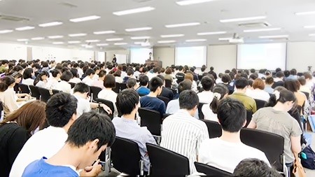 ここでしか聞けない情報が満載！「大学進学ガイダンス」を実施。