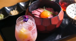 【7/12〜】「COREDO室町1」4階にて「モネ＆フレンズ・アライブ」と「サケリスト」のコラボドリンクを発売