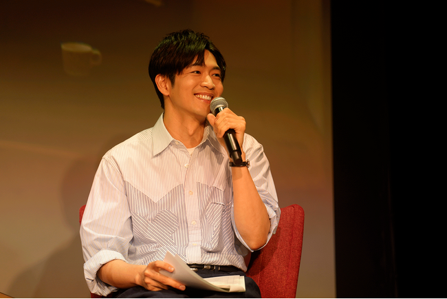 松下洸平のラジオ番組『DK SELECT WEEKEND LIVING』初の公開収録を開催！ リスナーと超至近距離のやり取りにとびきりの笑顔【オフィシャルレポート】