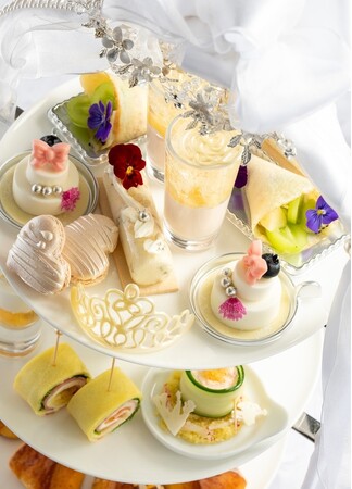 【リーガロイヤルホテル東京】プリンセスを連想させる純白のスイーツ「ホワイトアフタヌーンティー」