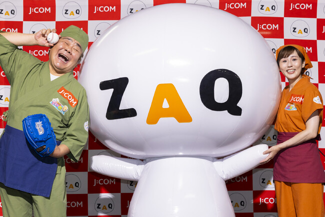 石塚英彦さんが100点始球式「選手からの“まいう～”に感謝」　にしおかすみこさんも応援に駆けつけ「大先輩ですが、よくやった！」