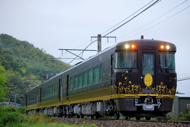 【JR西日本×日本旅行×京都鉄道博物館　共同企画】新たな観光列車「はなあかり」先行公開in 京都鉄道博物館