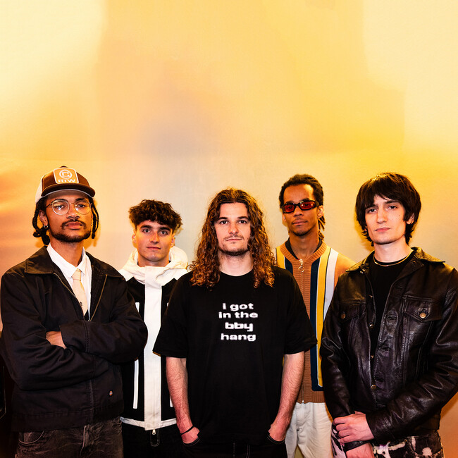 快進撃が止まらないロンドン発のDIYロックバンドbby（ベイビー）がニューシングル「Kinky」＆MVとデビューアルバム『1』を同時リリース！