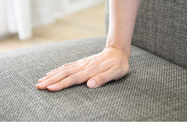 ソファの座り心地とマットレスの耐久性をダイニングに!長時間座っても快適な“ポケットコイル製ダイニングチェア”新登場