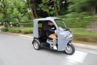 バイクとクルマの“いいとこどり”トライク「APtrikes125」　新開発の250ccモデルを2024年秋にリリース予定