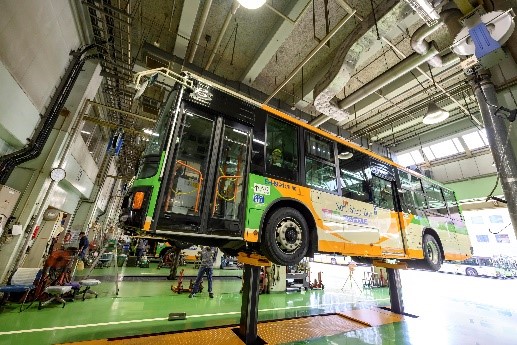 「都営バス100周年×はとバス75周年記念コラボ企画夏休み親子限定！！都営バス自動車工場潜入ツアー」を開催します！