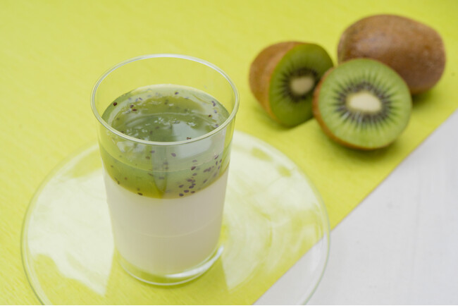 新食感もっちりスイーツ「杏仁もちり（キウイ）」・ジューシーで甘酸っぱい「杏の白玉しるこ」を2024年８月2日（金）より販売開始。