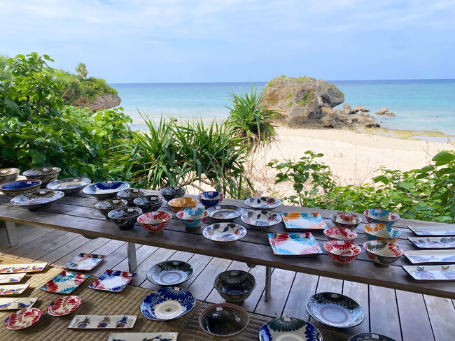 【バンタカフェ】沖縄を代表する工芸品「やちむん」をテーマにしたイベント「海辺のやちむん市」今年も開催｜期間：2024年10月19日～11月17日