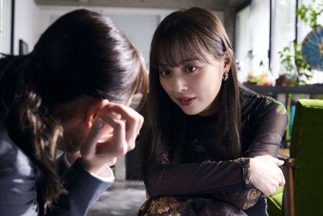 ストレス抱え、高額の買い物に取り憑かれた銀行員の末路は…　稀代の悪女・蒲生美智留　ついに降臨！　土ドラ「嗤う淑女」　あす27日スタート　主演・内田理央と松井玲奈のドラマ裏話トークも炸裂！