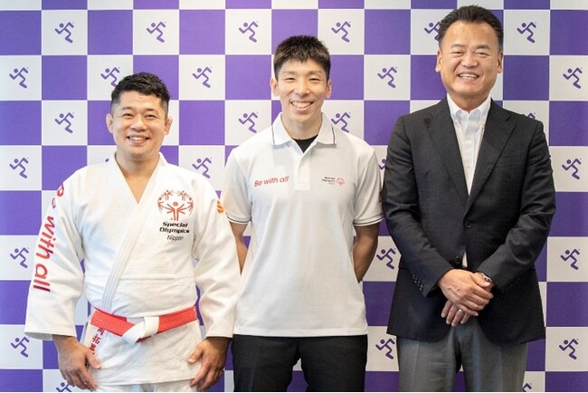 スペシャルオリンピックス日本（SON）への支援活動としてチャリティゴルフの寄付金贈呈式を、SON・平岡理事長をお招きし開催
