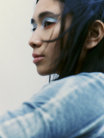 88risingが誇るシンガーソングライターのNIKI（ニキ）８月９日リリースのニューアルバム『BUZZ』から夏色のラブソングの新曲「TSUNAMI」を公表