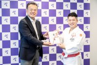 スペシャルオリンピックス日本（SON）への支援活動として チャリティゴルフの寄付金贈呈式を、SON・平岡理事長をお招きし開催