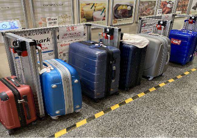 新横浜駅の待合室でキャリーケース専用一時預かりサービス「キャリーパークサービス」の実証実験を開始