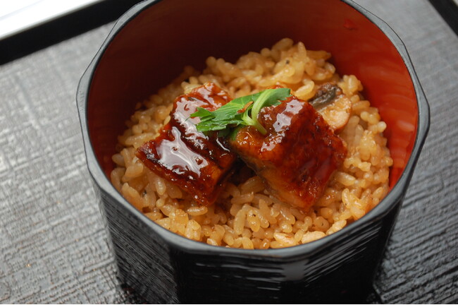 季節の行事や特別な日に食べる「行事食」を旅先で全国の「ドーミーイン」にて“土用の丑の日”に“季節の限定メニュー”「うなぎ飯」を朝食バイキングにて提供