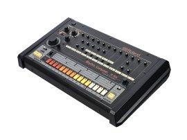 「TR-808」の実機を展示