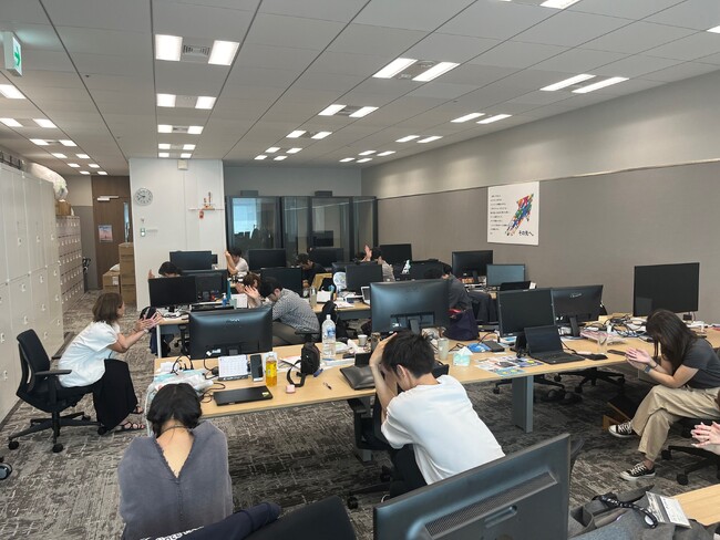 【8/4は朝活の日】出社日に気持ちも体もリフレッシュ！　アントレ朝活YOGAを開催　法務担当の資格者が直接指導
