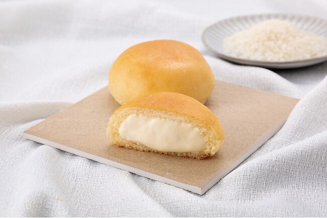 【八天堂店舗（東京・名古屋・静岡）】契約栽培の新潟県魚沼産コシヒカリを使用「お米のくりーむパン米粉カスタード」2024年8月1日（木）発売