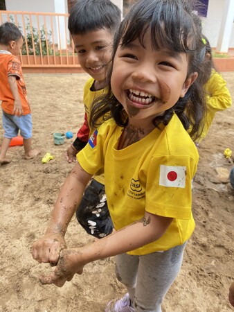 カンボジアの子どもたちへ“安心&安全な学びを” スクールバス購入
