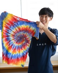 夏の定番、Tシャツのタイダイ染めを自宅で手軽に体験！みやこ染「タイダイホームキット」8月1日リニューアル発売