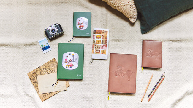 「ほぼ日手帳2025」MOTHERシリーズを「MOTHER2のひみつ。」会場で一足早くお披露目中!