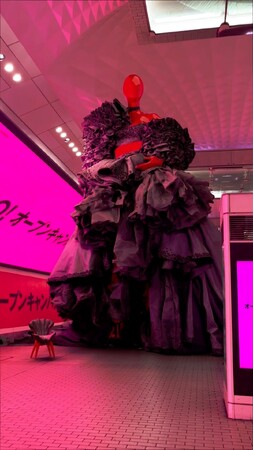 Osaka Metro梅田駅に巨大なファッション作品が登場！？学生作品×ＡＩを活用したクリエイティブ動画を公開！3日間で2万回以上の再生