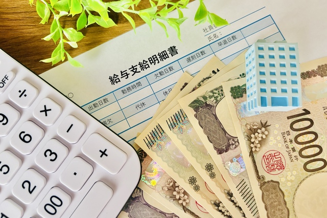 「上場企業」の平均年収、2023年度は651.4万円　過去20年で最高額を更新　「海運業」は平均1千万円超