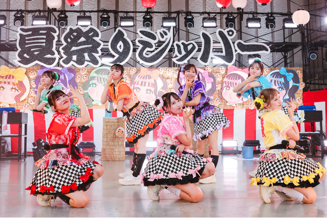FRUITS ZIPPER、日比谷野音で開催した単独ライブにて9月から始まる全国ツアー「THE STORY OF SEVEN COLORS」追加公演を発表