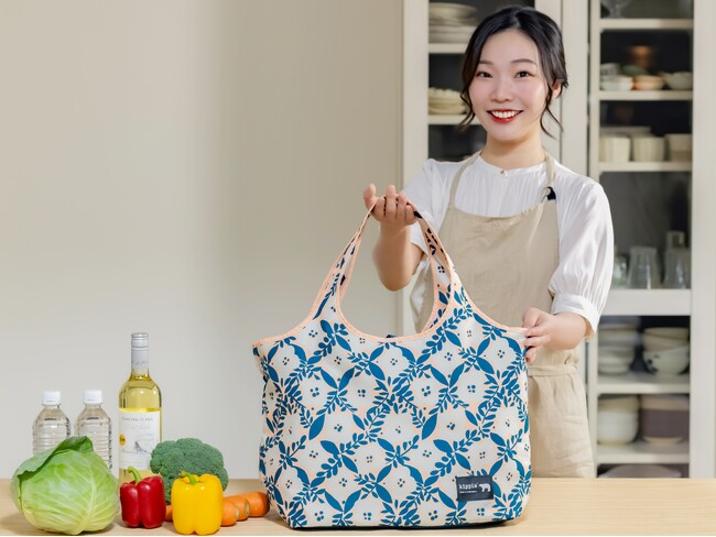 宝島社の北欧デザインブランドkippis　人気インフルエンサーとコラボした保冷バッグ＆アパレル６アイテムを新発売