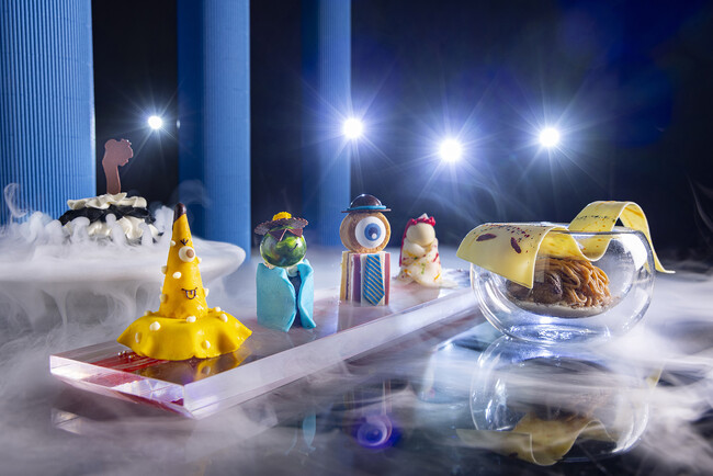 煌びやかな衣装をまとった妖怪たちがランウェイを ジャック?!ニューヨークのファッションショーをテーブルの上で楽しめる スタイリッシュなハロウィンアフタヌーンティー 