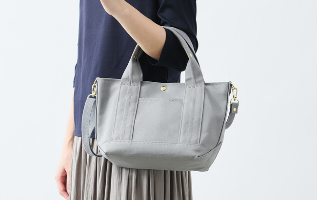丈夫で軽い。コンパクトだけど容量たっぷり「2WAY帆布ミニトート」から新色”アッシュグレー・アッシュローズ”が登場
