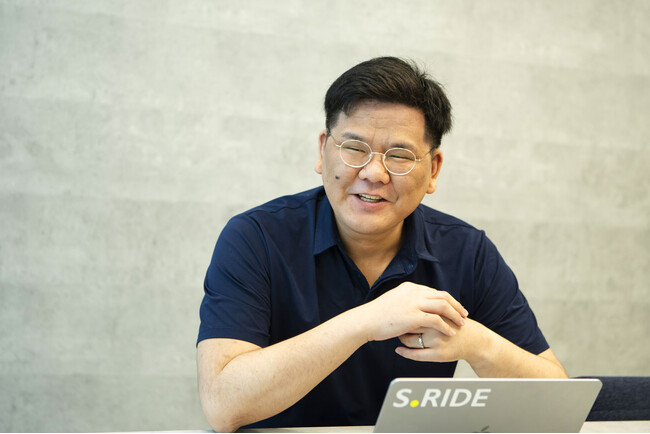 急成長のタクシーアプリ「S.RIDE」、FAQの検索システム「Helpfeel」で問い合わせ発生率を3割改善
