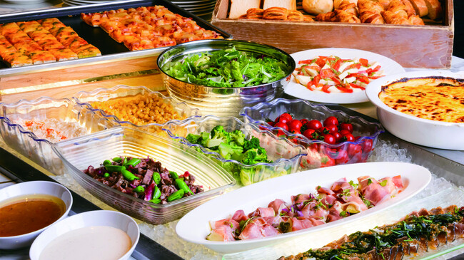 関西食材の淡路鶏やなにわポーク、旬の茸を使用した秋色豊かなメニューを楽しむランチビュッフェ【クロスホテル大阪】