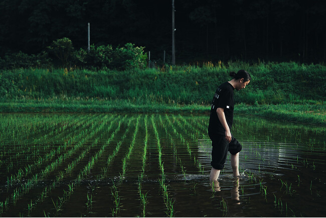 発酵エイジングケア*1 ブランド「FAS」が、佐々木 要太郎氏とともに、京丹後の黒米を無農薬・無肥料でつくる取り組みを開始