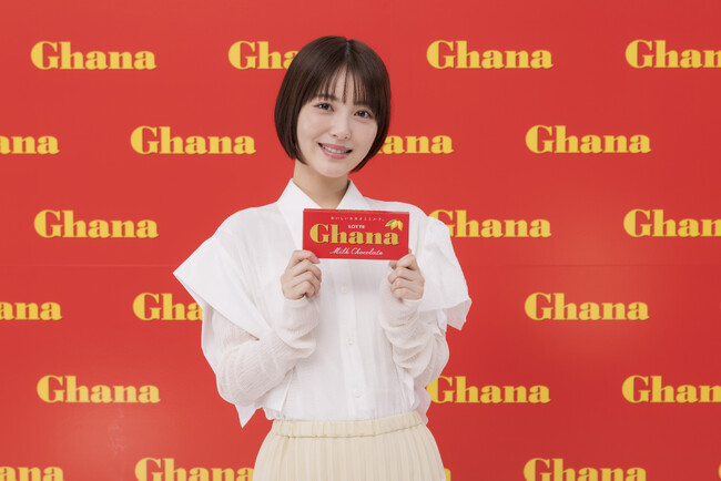 ガーナチョコレートを食べると思わず笑顔に！「ハッピーは、チョコレートから。」を浜辺美波さんが幸福感あふれる表情とハンドダンスで表現！