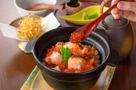 追いかけいくらをたっぷりかけて楽しむ田里津庵流・宮城の郷土料理「はらこ飯」 追いかけいくらをたっぷりかけて楽しむ田里津庵流・宮城の郷土料理「はらこ飯」