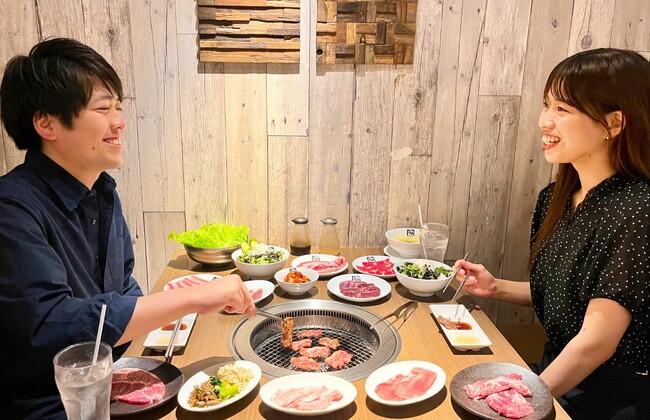 焼肉デートで牛角を選べば1,969円お得!期間限定「女性半額」食べ放題