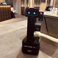日本初※1、ロボットがホテル館内を移動しながらチェックイン対応＆多言語案内！
スーパーホテルでホテルフロントサービスロボット『ClerkBot（開発コードネーム）』実証実験開始
