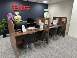 モバステ梅田店店頭(1)