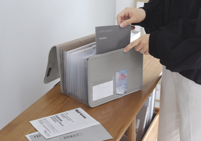 累計45,000個突破の人気シリーズ「書類収納ケース」に新作Mサイズ登場！A５が入る、収納力とコンパクトさのいいとこどり！
