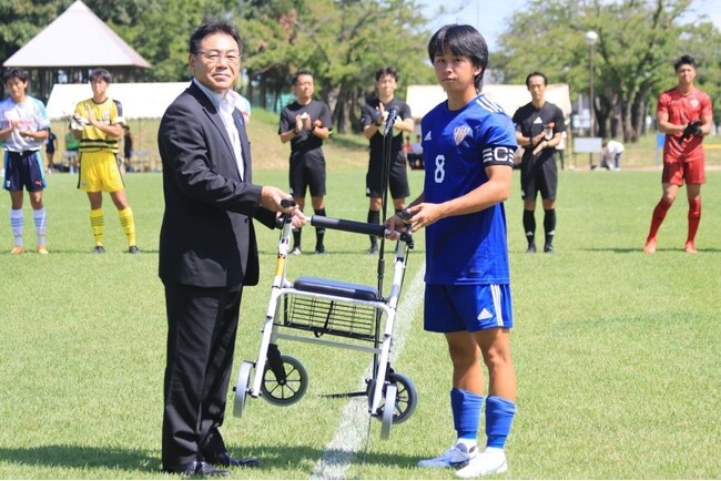 【JAPANサッカーカレッジ】地域の高齢者支援の一環として、聖籠町に17回目の福祉器具贈呈を行いました！