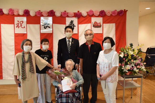 【愛知県半田市】令和6年9月13日（金）敬老の日に向けて長寿訪問・健康のお祝いを実施します！