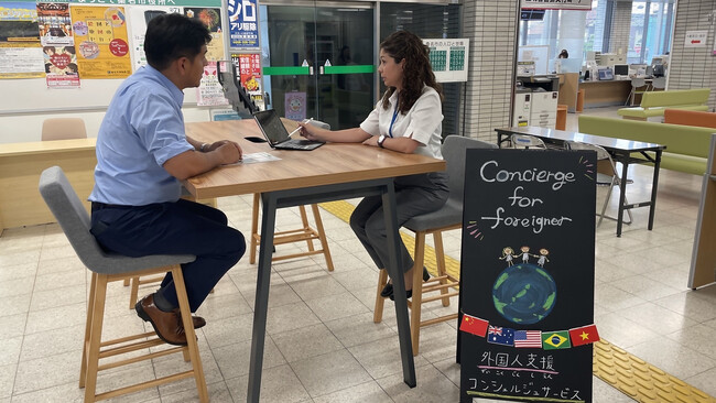 【三重県桑名市】桑名市役所内に外国人支援コンシェルジュサービスを開設。「外国人にも優しいまち」を目指し、様々な取り組みがスタート。