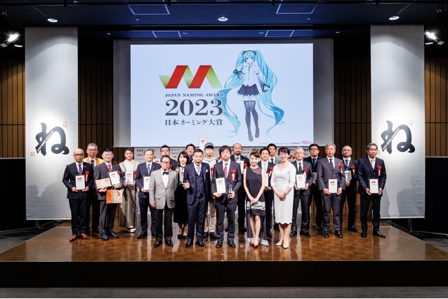 大阪府の吉村知事を日本ネーミング協会の太田光代特別顧問が表敬訪問しました!