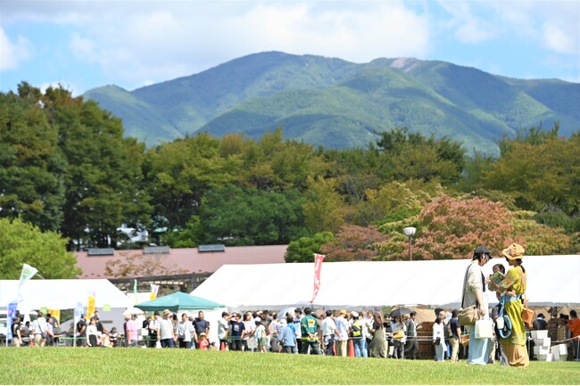 市発足20周年記念事業としてパワーアップ！１年に２日間だけの「第３２回巨峰の王国まつり」が開催！