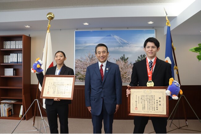 ケイアイチャレンジドアスリートチームの酒井藍莉選手、佐藤正樹選手が静岡県知事顕彰を受賞