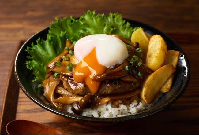 今年も秋が到来！「とびきり とろったま スキヤキ仕立て」がミールキットに　モスバーガー監修Kit Oisix「野菜ですきやき風！温玉バーグボウル」販売開始（9/26～）
